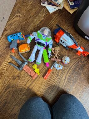 Buzz Lightyear Action Figure Playset - White, Green & Purple